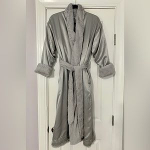 Giraffe at Home Luxe Satin Robe